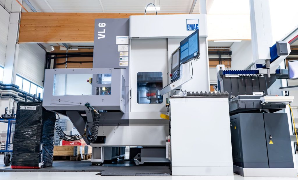 Zoerkler production hall with EMAG VL 6 lathes in the foreground