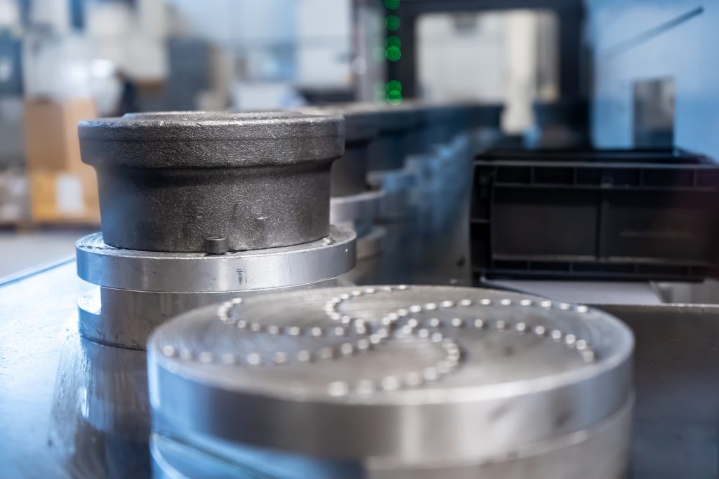 Automation conveyor of the VL 6 vertical lathe