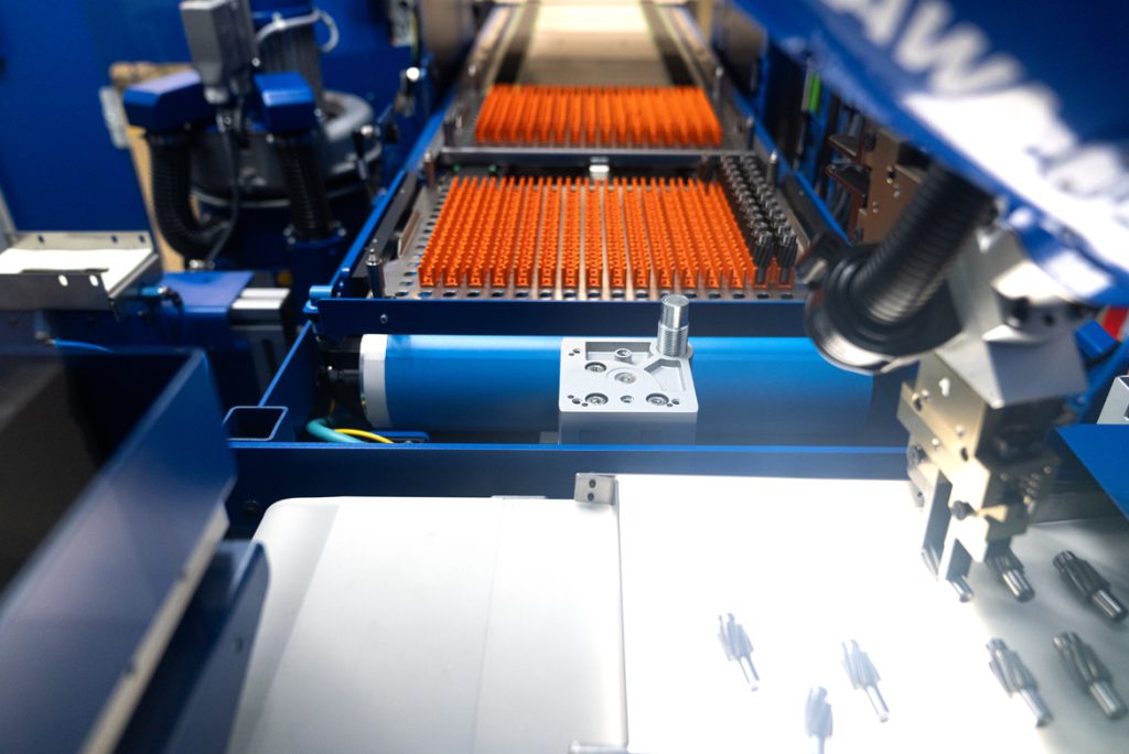 The WPG 7 cylindrical grinding machine offers modular automation options – from simple loading to full robotic integration – ideal for growing shops.