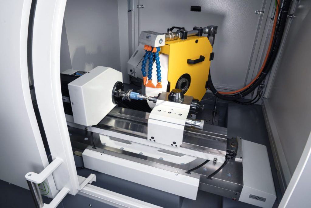 The WPG 7 grinding machine features a large front door, supporting fast changeovers and intuitive operator access.