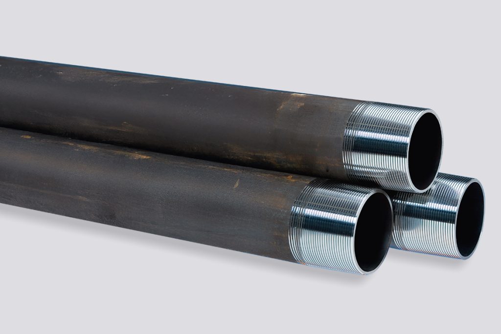Close-up of tube ends with high-quality and precise thread profiles, produced on a USC 21