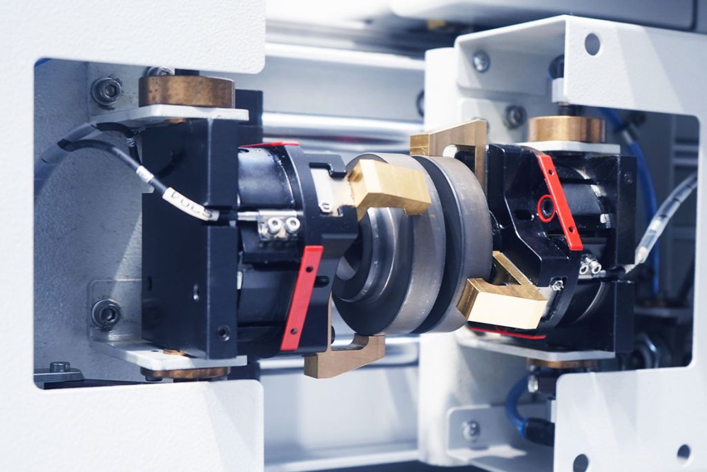 Automatic changing station of the MSC 5 DUO for changing the clamping position between the first and second setup without manual intervention.