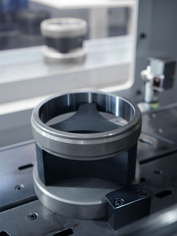 Thin-walled ring with precision roundness after machining in the VL 4 lathe