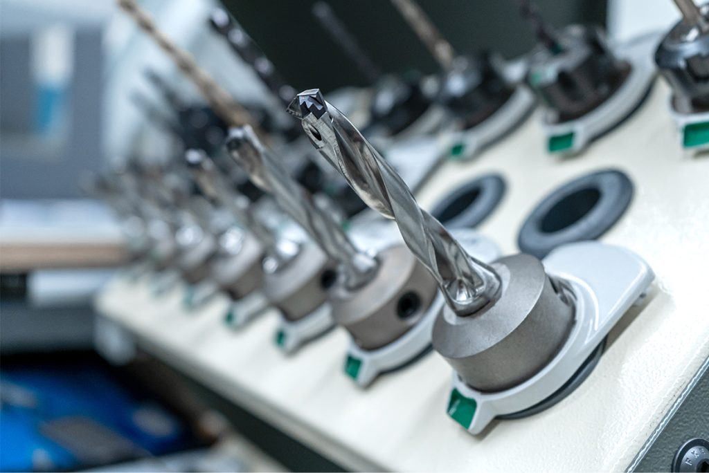 Close-up of the tool shuttle system at EWS with clamped drilling tools in the Varia quick-change system for external setup preparation and fast tool changes 