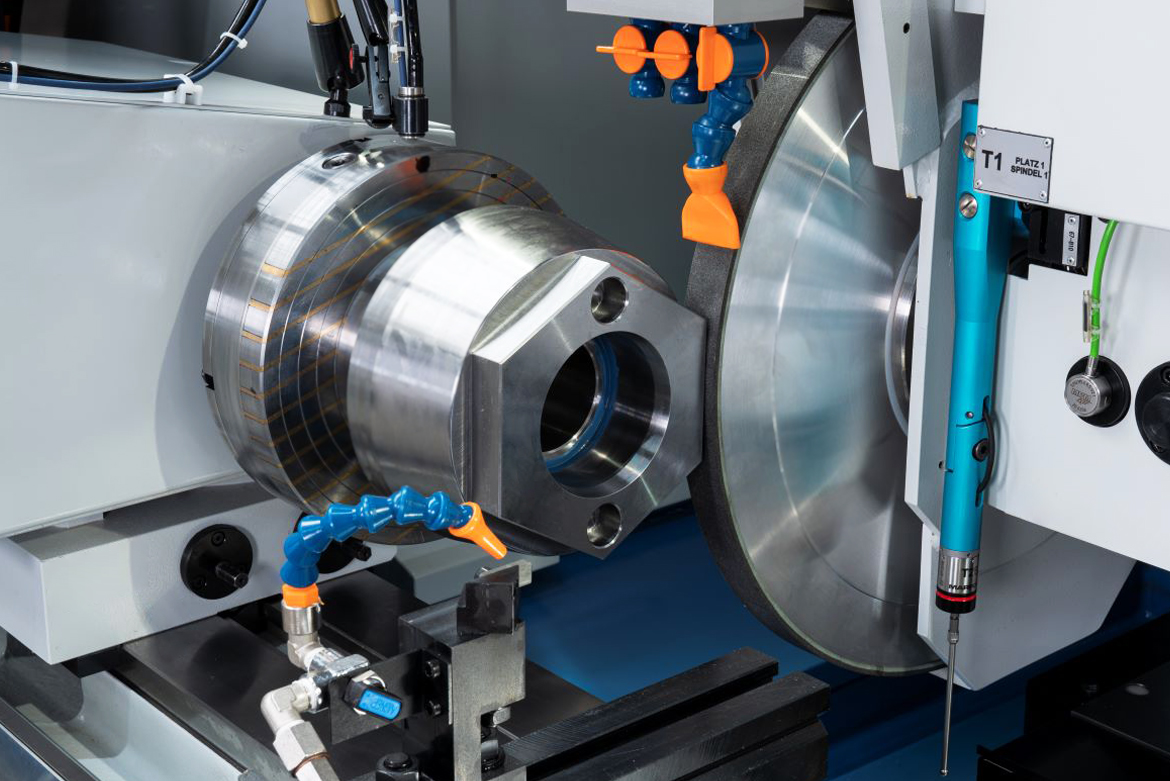 Vista general a la rectificadora cilíndrica W 11 CNC