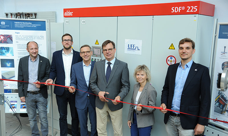 Übergabe SDF-Generator SDF-Generator von EMAG eldec Induction GmbH