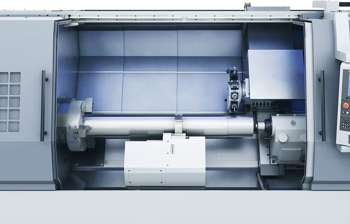Innenansicht des Arbeitsraums der Universaldrehmaschine USC 850.