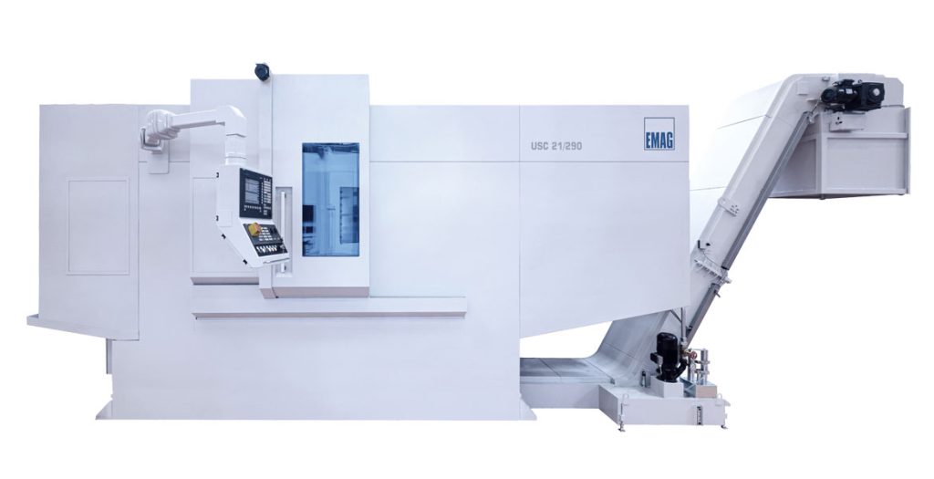 Frontalaufnahme der EMAG USC 21 Rohrbearbeitungsmaschine; sichtbar ist der stabile Maschinenaufbau und die gute Zugänglichkeit des Arbeitsbereichs.