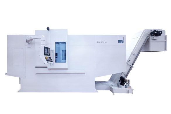 USC 21 / 290 – Spezialmaschine für OCTG-Rohrbearbeitung Frontale Ansicht der EMAG USC 21 / 290. Deutlich sichtbar sind Bedienpanel, Arbeitsraumzugang und robuste Maschinenbauweise.