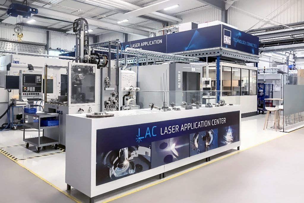 Ansicht des EMAG Laser Application Centers in Heubach mit ELC-Anlage, Prüfstationen und Entwicklungsumgebung für Laserprozesse 