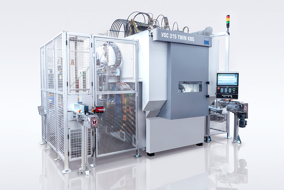 Ansicht der VSC 315 TWIN KBG mit integrierter Automation. Doppelspindlige Maschine für die Serienfertigung.